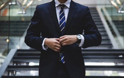 这家银行给员工发过比特币，现在开始为加密货币公司服务